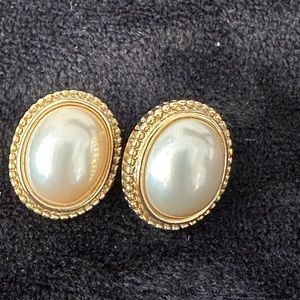 VTG Pearl earrings